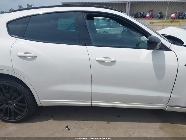 Maserati Levante Modena 2023 ZN661YUM2PX411662 Image 14