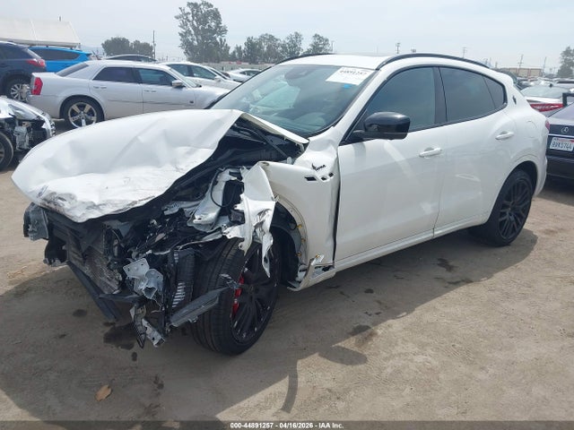Maserati Levante Modena 2023 ZN661YUM2PX411662 Image 2