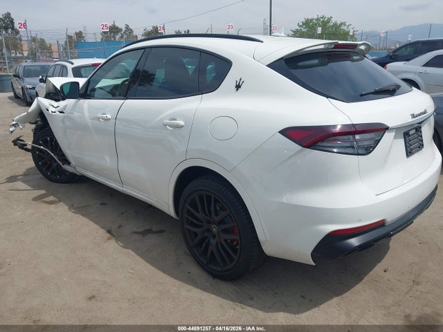 Maserati Levante Modena 2023 ZN661YUM2PX411662 Image 3