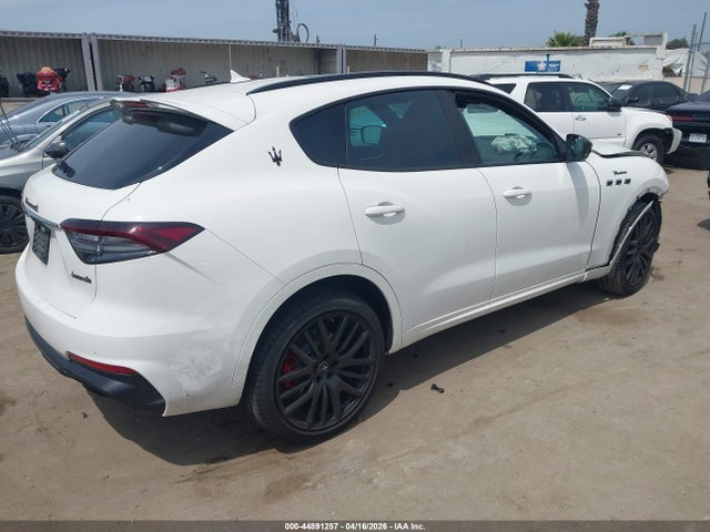 Maserati Levante Modena 2023 ZN661YUM2PX411662 Image 4