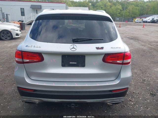 2017 Mercedes-benz Glc 300 4matic მანქანა იყიდება აუქციონზე, vin: WDC0G4KB5HF156426, აუქციონის ნომერი: 44891294