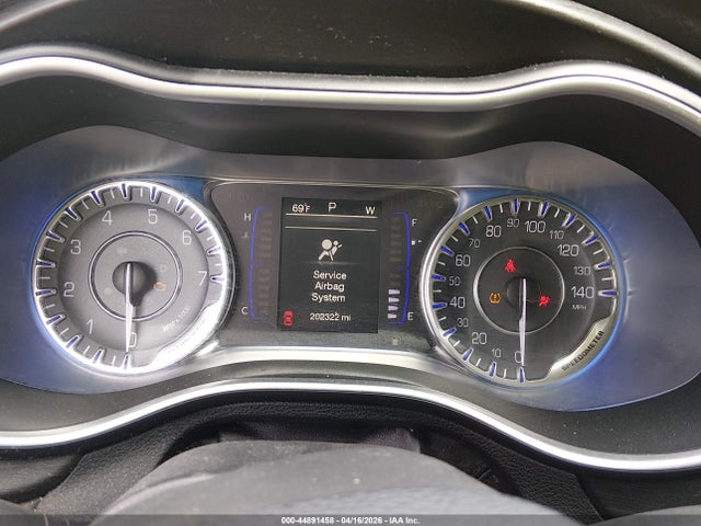 2015 Chrysler 200 Limited მანქანა იყიდება აუქციონზე, vin: 1C3CCCAB4FN529764, აუქციონის ნომერი: 44891458