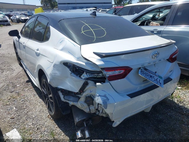 2019 TOYOTA CAMRY 4T1B61HK2KU218466 Photo 2