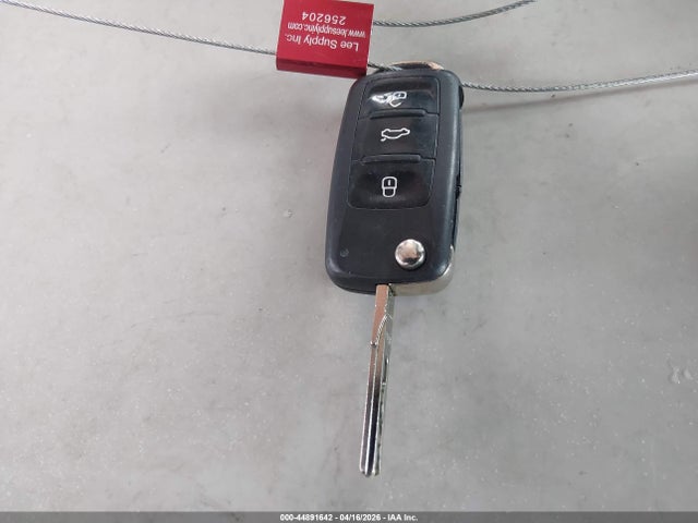 3VWF17ATXGM636678 Volkswagen Beetle 1.8t Classic