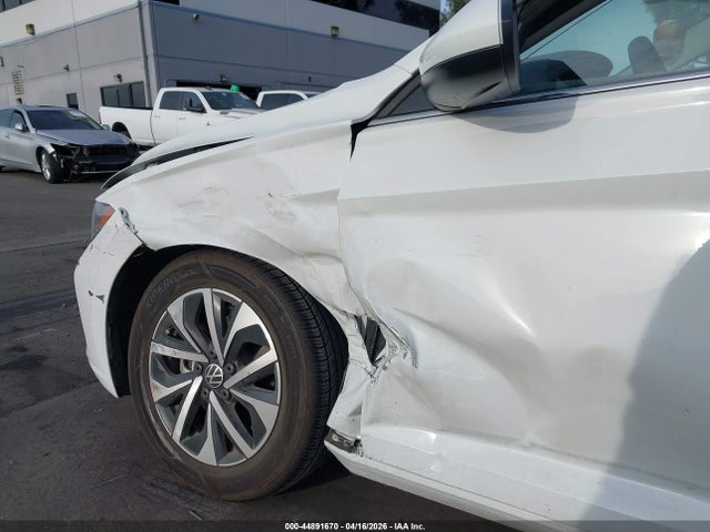 Продажа на аукционе авто 2024 Volkswagen Jetta 1.5t S, vin: 3VW5M7BU3RM045525, номер лота: 44891670