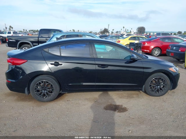 5NPD84LF8JH385829 Hyundai ELANTRA SEL