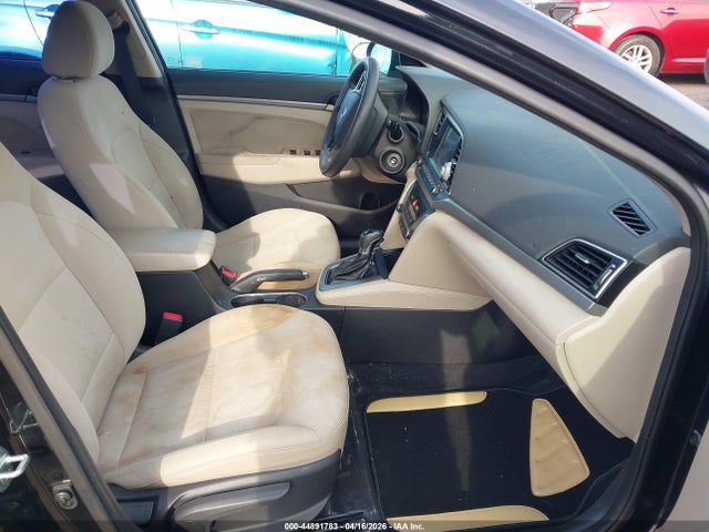 5NPD84LF8JH385829 Hyundai ELANTRA SEL