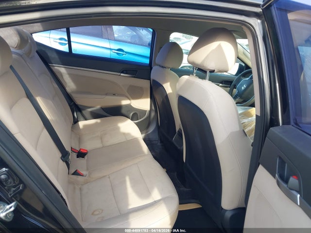 5NPD84LF8JH385829 Hyundai ELANTRA SEL