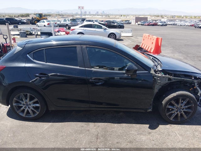 Mazda Mazda3 Touring 2018 3MZBN1L32JM264919 Image 14