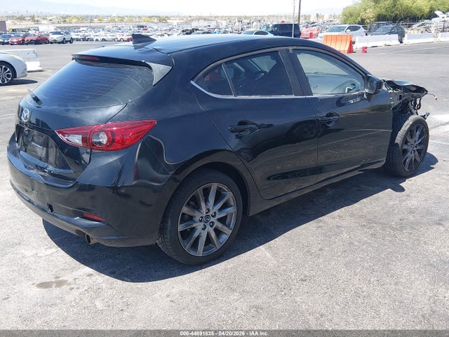 Mazda Mazda3 Touring 2018 3MZBN1L32JM264919 Image 4