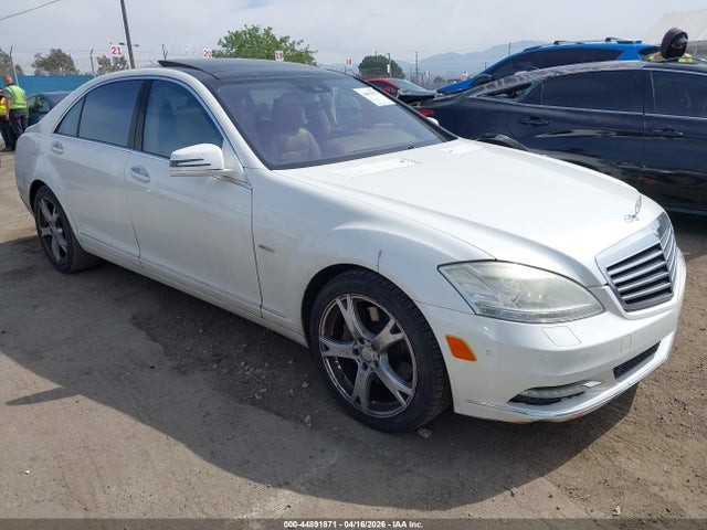 2012 MERCEDES-BENZ S 550 WDDNG7DB7CA469077