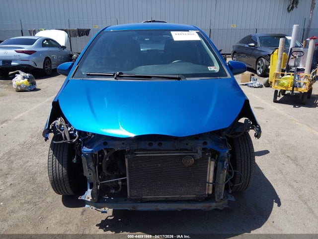 VNKKTUD34FA032438 Toyota YARIS L