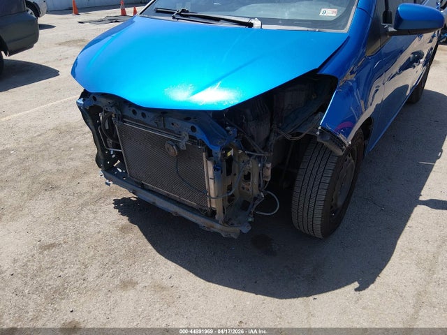 VNKKTUD34FA032438 Toyota YARIS L