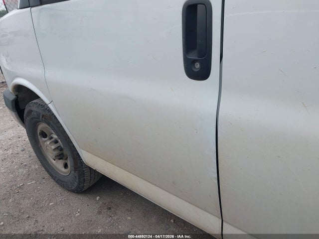Chevrolet Express 2500 Work Van 2019 1GCWGAFP7K1282277 Image 17