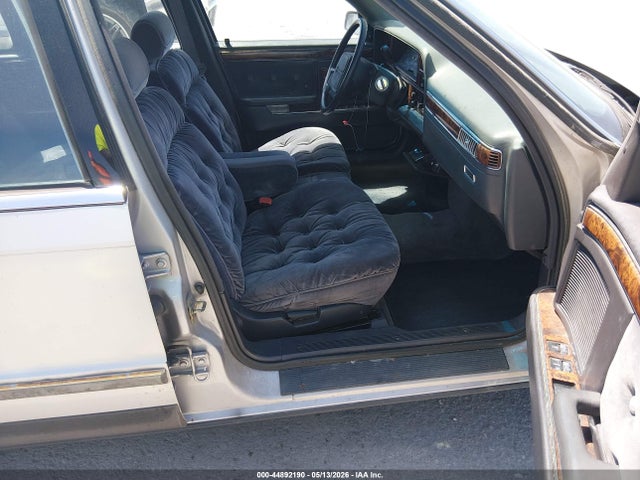 44892190 :رقم المزاد ، 1C3XV66R0PD127623 vin ، 1993 Chrysler New Yorker Fifth Avenue مزاد بيع