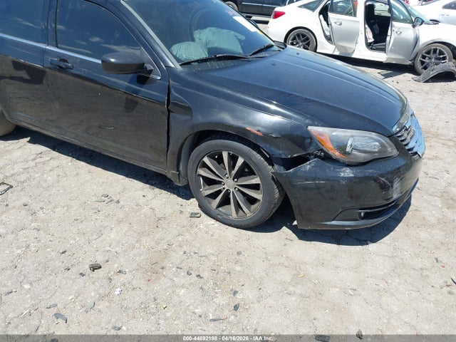 44892198 :رقم المزاد ، 1C3CCBBB6DN595836 vin ، 2013 Chrysler 200 Touring مزاد بيع