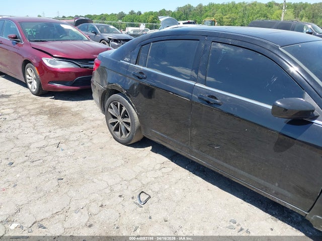 44892198 :رقم المزاد ، 1C3CCBBB6DN595836 vin ، 2013 Chrysler 200 Touring مزاد بيع