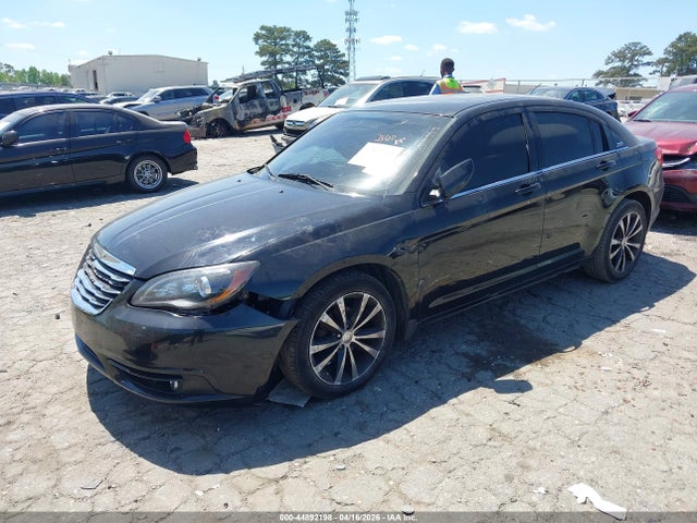 44892198 :رقم المزاد ، 1C3CCBBB6DN595836 vin ، 2013 Chrysler 200 Touring مزاد بيع