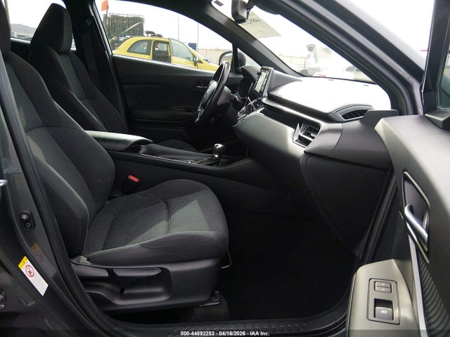NMTKHMBX8JR016365 Toyota C-hr Xle Premium