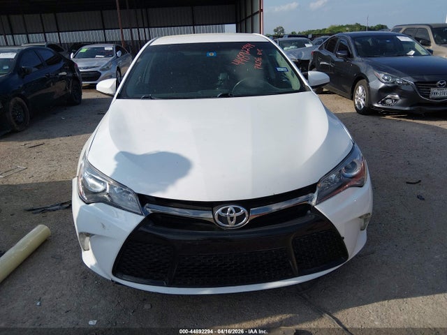 44892294 :رقم المزاد ، 4T1BF1FK7FU911512 vin ، 2015 Toyota Camry Se مزاد بيع
