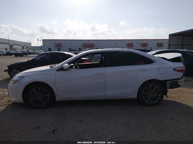 44892294 :رقم المزاد ، 4T1BF1FK7FU911512 vin ، 2015 Toyota Camry Se مزاد بيع