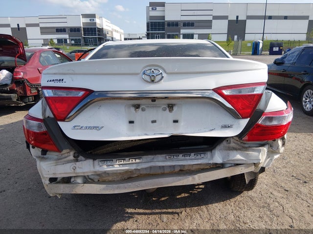44892294 :رقم المزاد ، 4T1BF1FK7FU911512 vin ، 2015 Toyota Camry Se مزاد بيع
