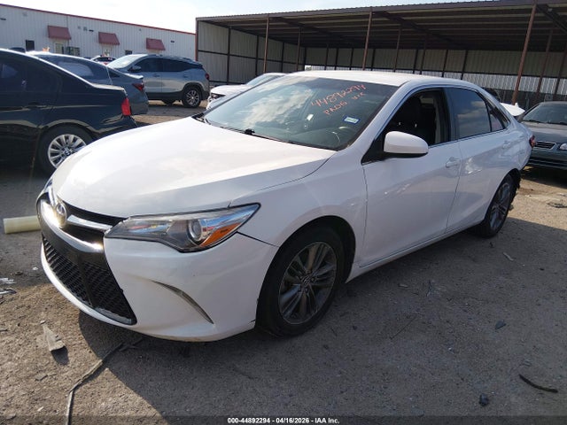 44892294 :رقم المزاد ، 4T1BF1FK7FU911512 vin ، 2015 Toyota Camry Se مزاد بيع