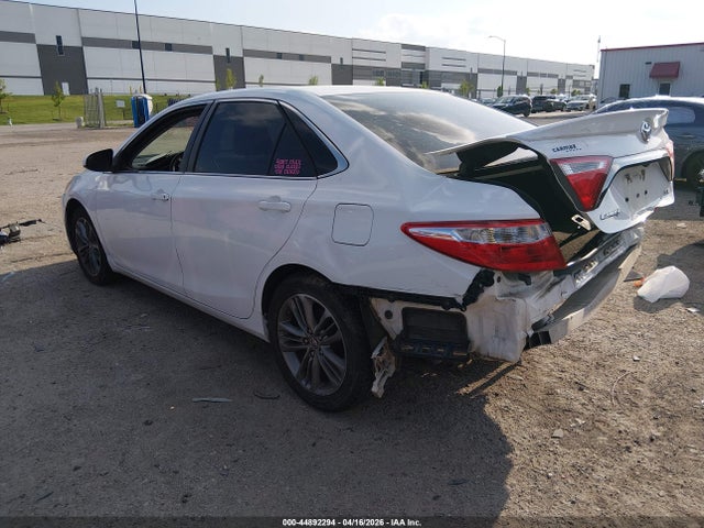 44892294 :رقم المزاد ، 4T1BF1FK7FU911512 vin ، 2015 Toyota Camry Se مزاد بيع