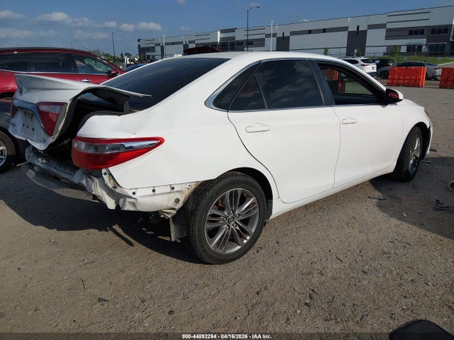 44892294 :رقم المزاد ، 4T1BF1FK7FU911512 vin ، 2015 Toyota Camry Se مزاد بيع