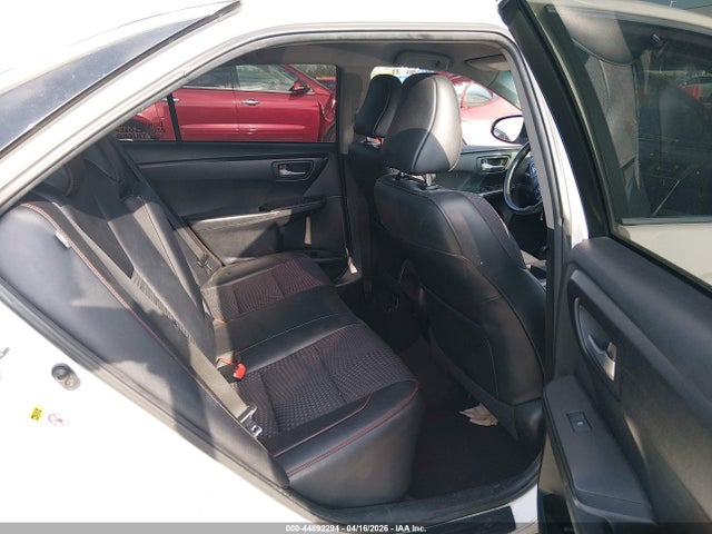 44892294 :رقم المزاد ، 4T1BF1FK7FU911512 vin ، 2015 Toyota Camry Se مزاد بيع