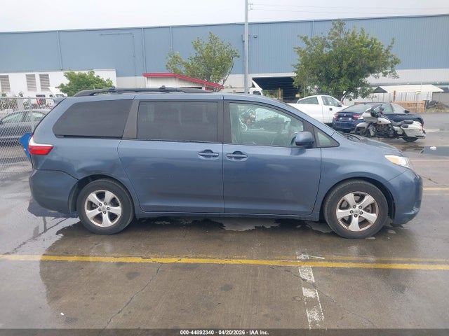 5TDKK3DC6FS674779 Toyota Sienna Le 8 Passenger