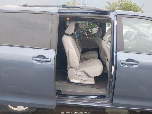 5TDKK3DC6FS674779 Toyota Sienna Le 8 Passenger