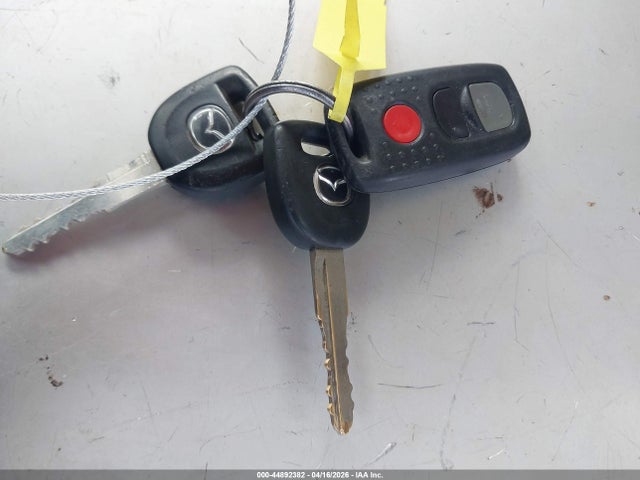 44892382 :رقم المزاد ، JM1BK12F041187587 vin ، 2004 Mazda Mazda3 I مزاد بيع