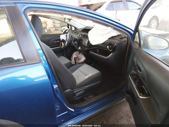 44892396 :رقم المزاد ، JTDKDTB34H1593423 vin ، 2017 Toyota Prius C Two مزاد بيع