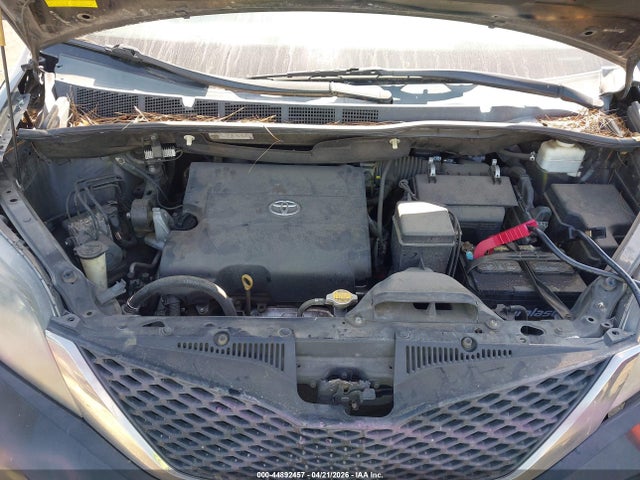 5TDXK3DC5ES413485 Toyota Sienna Se 8 Passenger