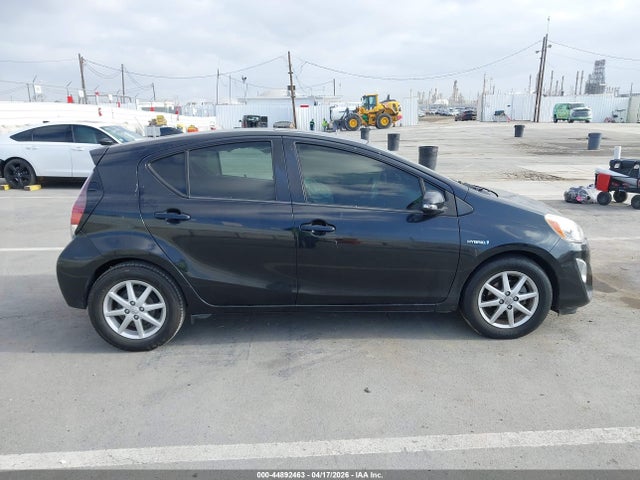 JTDKDTB30F1095006 Toyota Prius C Three