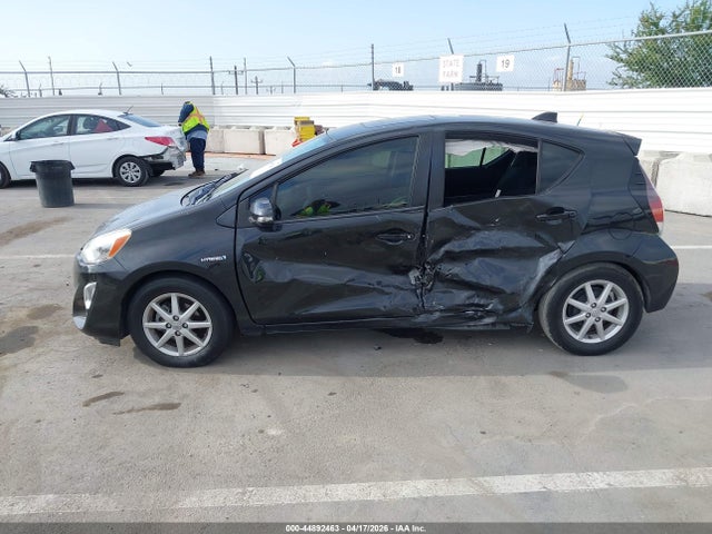 JTDKDTB30F1095006 Toyota Prius C Three