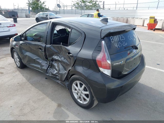 JTDKDTB30F1095006 Toyota Prius C Three