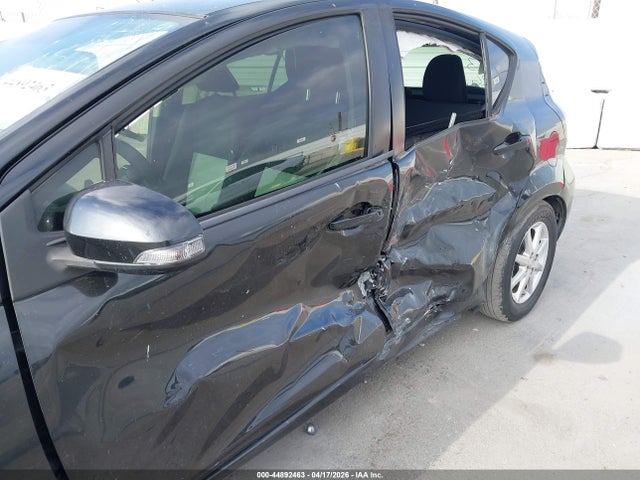 JTDKDTB30F1095006 Toyota Prius C Three