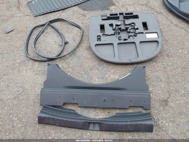 2T3P1RFV1RC479302 Toyota Rav4 Xle