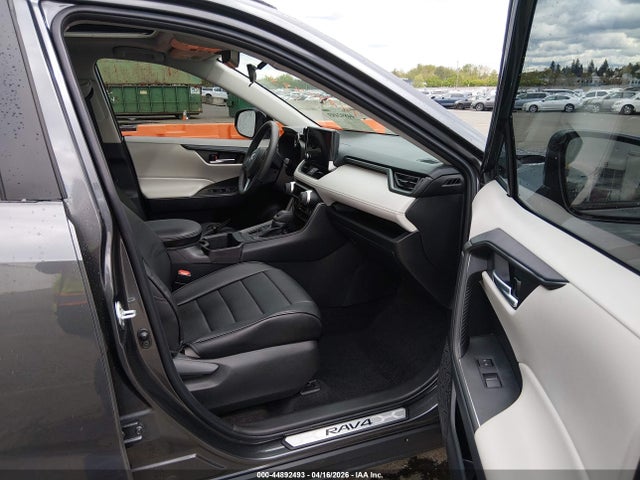 2T3P1RFV1RC479302 Toyota Rav4 Xle