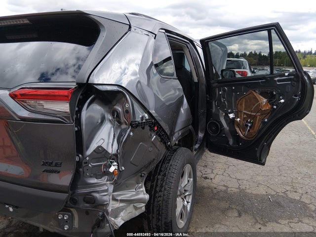 2T3P1RFV1RC479302 Toyota Rav4 Xle