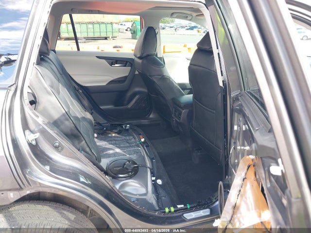 2T3P1RFV1RC479302 Toyota Rav4 Xle