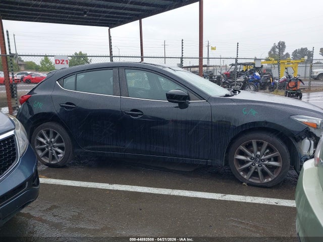 44892508 :رقم المزاد ، JM1BN1L34J1158021 vin ، 2018 Mazda Mazda3 Touring مزاد بيع