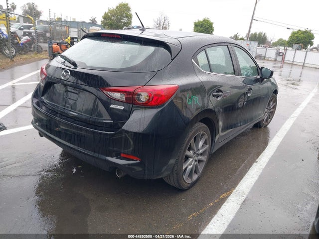 44892508 :رقم المزاد ، JM1BN1L34J1158021 vin ، 2018 Mazda Mazda3 Touring مزاد بيع
