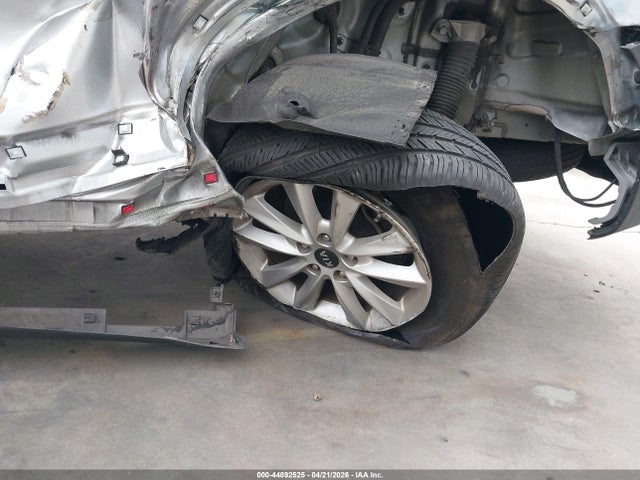 5XYPG4A55KG489374 KIA Sorento 3.3l Lx