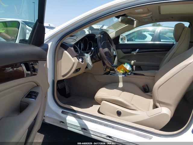 2014 Mercedes-benz C 250 მანქანა იყიდება აუქციონზე, vin: WDDGJ4HB4EG297321, აუქციონის ნომერი: 44892529
