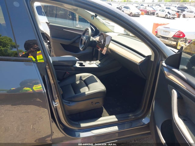 2023 Tesla Model Y Awd/long Range Dual Motor All-wheel Drive მანქანა იყიდება აუქციონზე, vin: 7SAYGDEE5PF697948, აუქციონის ნომერი: 44892549