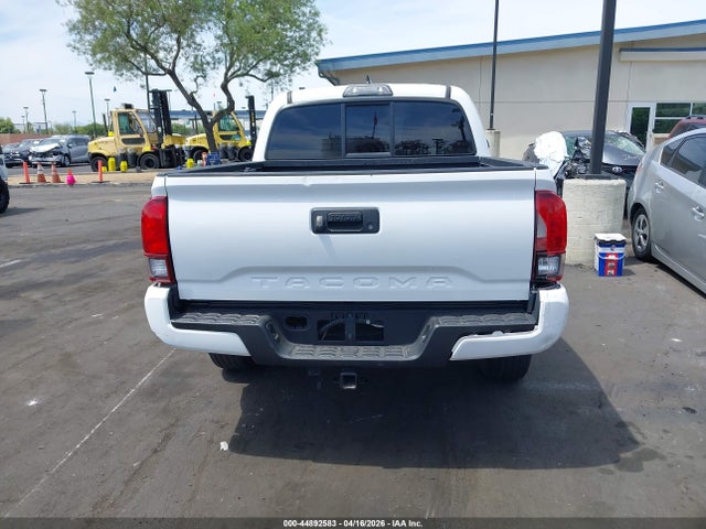 5TFAX5GN7JX109854 Toyota Tacoma Sr