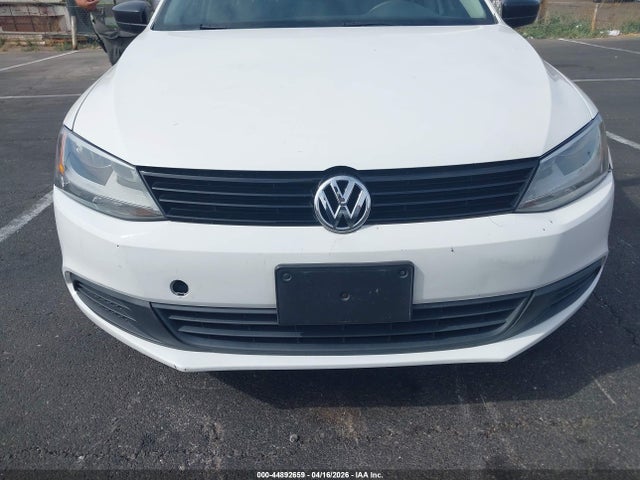 Продаж на аукціоні авто 2013 Volkswagen Jetta 2.0l S, vin: 3VW2K7AJ0DM380752, номер лоту: 44892659